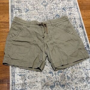 Patagonia Green Shorts Relaxed Fit - women’s size 12 - cotton blend- lightweight